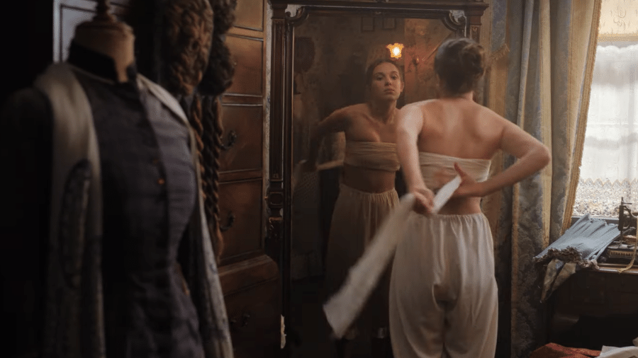 Millie Bobby Brown em cena de "Enola Holmes" - Reprodução/YouTube