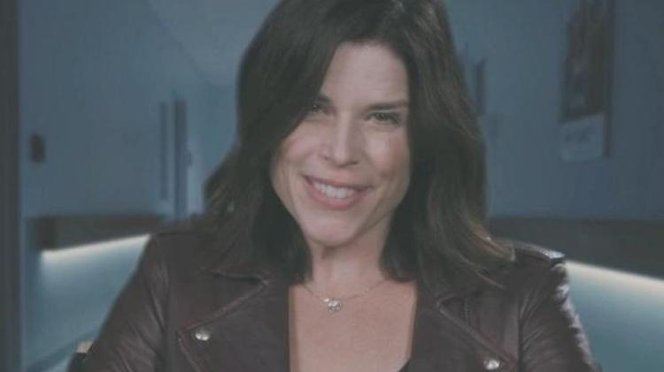 Neve Campbell aparece para anunciar 'Pânico 5' - Reprodução - Reprodução