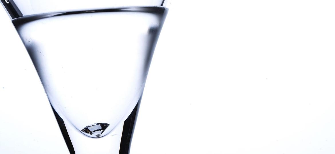 "Diamonds Are Forever" Martini: Bebida preparada no bar do Ritz-Carlton em Tóquio tem diamante de 1 quilate na receita - Reprodução/Facebook