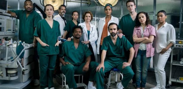 Parte do elenco do drama médico "Sob Pressão", disponível no Globoplay 