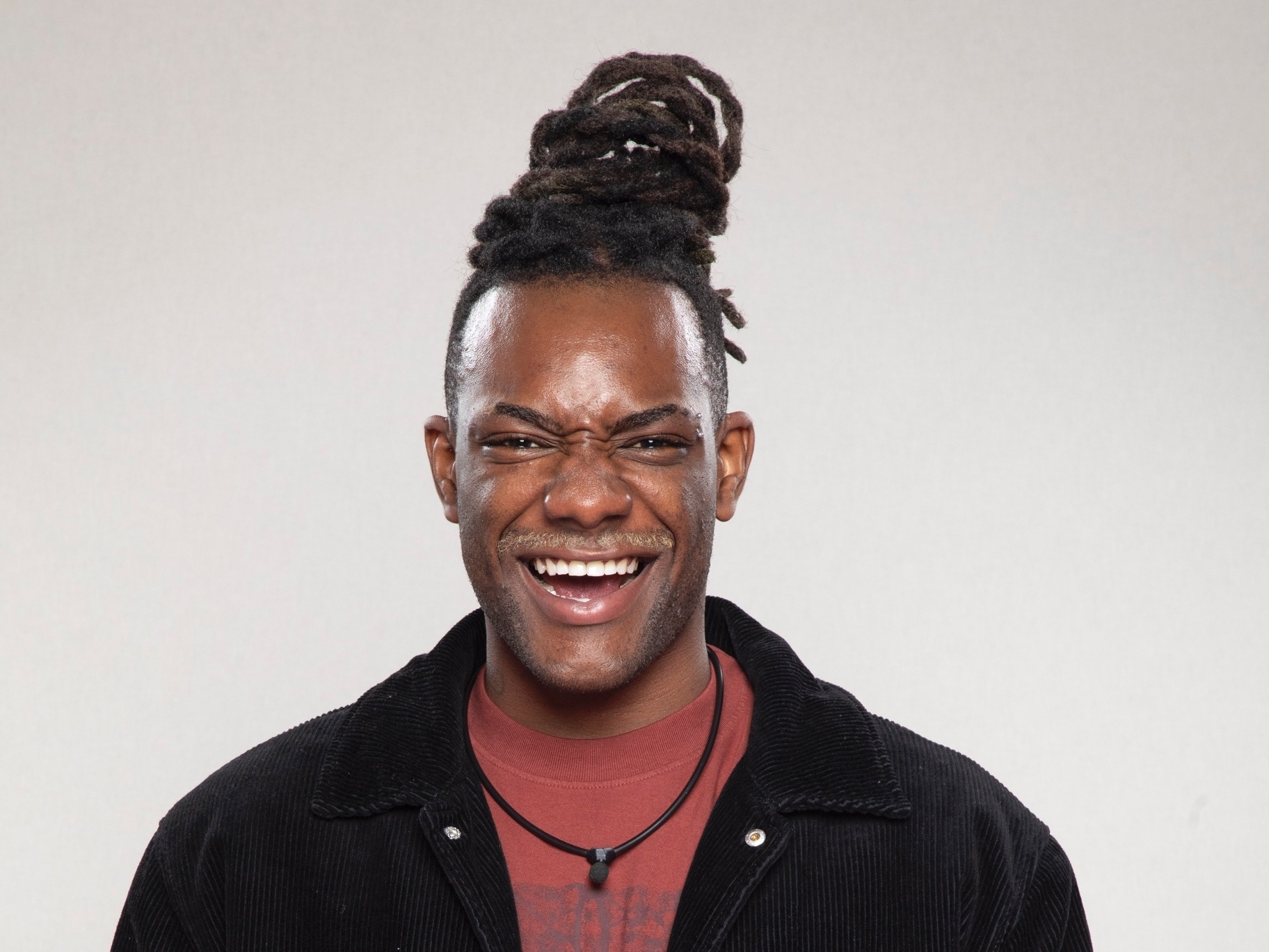 Equipe de Pelé relata ataques racistas após bate-boca com Tiago