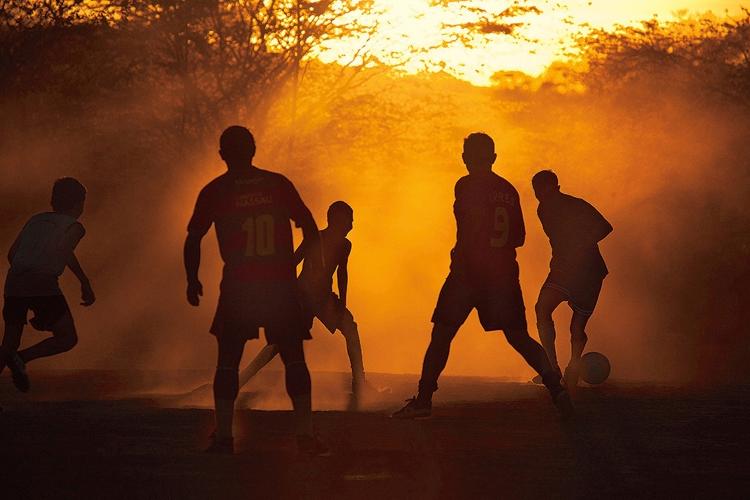 Partida ao pôr do sol em Cabaceiras, na Paraíba - Caio Vilela - Caio Vilela