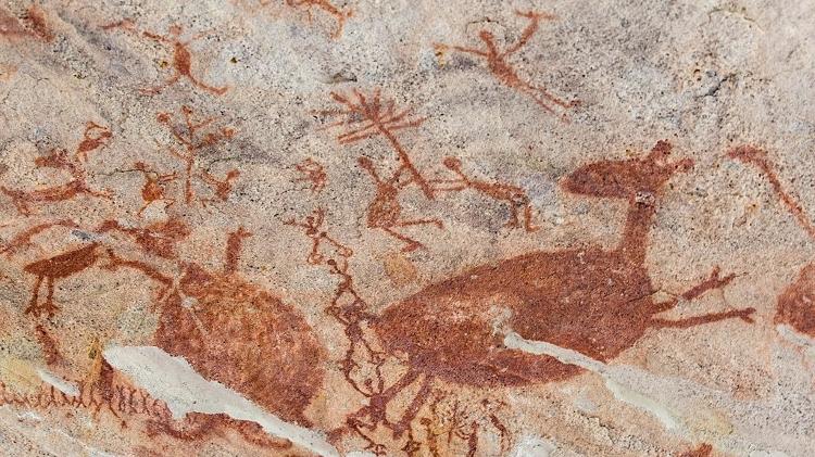 Mural com pinturas rupestres em sítio arqueológico do Parque Nacional da Serra da Capivara.  - Janine Moraes/MinC - Janine Moraes/MinC