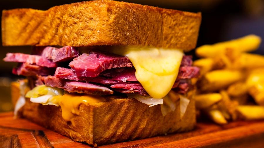 Rubão, o Reuben abrasileirado com corned beef do Xepa