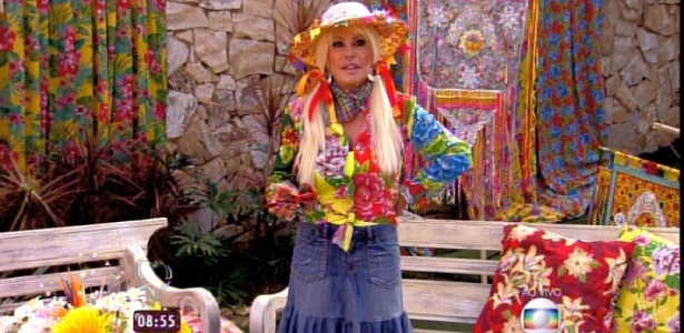 Vestida de caipira, Ana Maria Braga apresenta o "Mais Você" na casa do "BBB"
