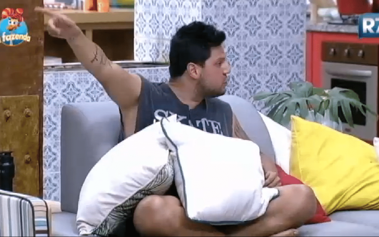 03.out.2015 - Thiago Servo continua a briga com Veridiana Freitas. - Reprodução/Record