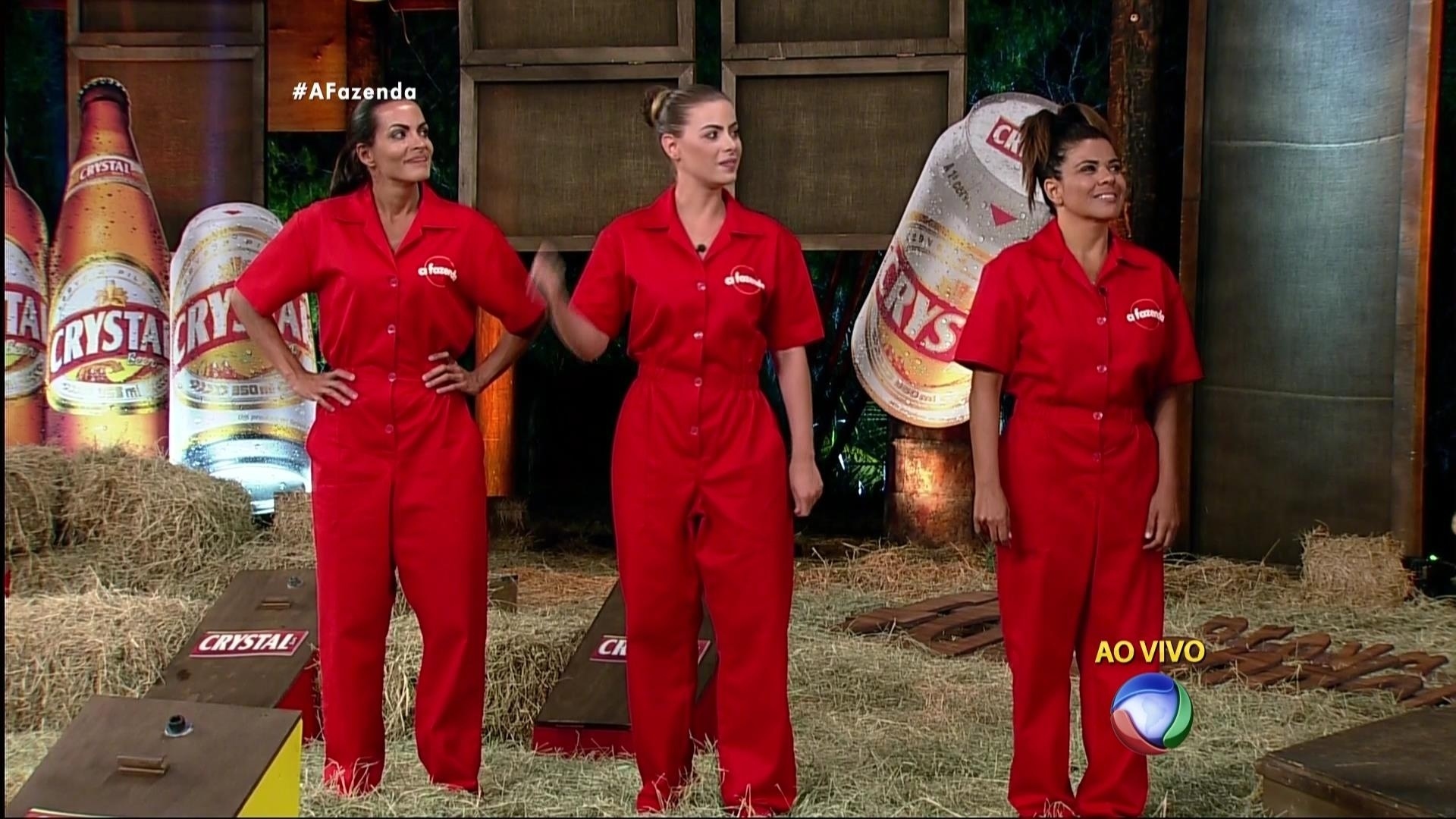 18.nov.2015 - Carla Prata, Rayanne Morais e Mara Maravilha disputaram a nona prova do fazendeiro de "A Fazenda 8" - Reprodução/Record