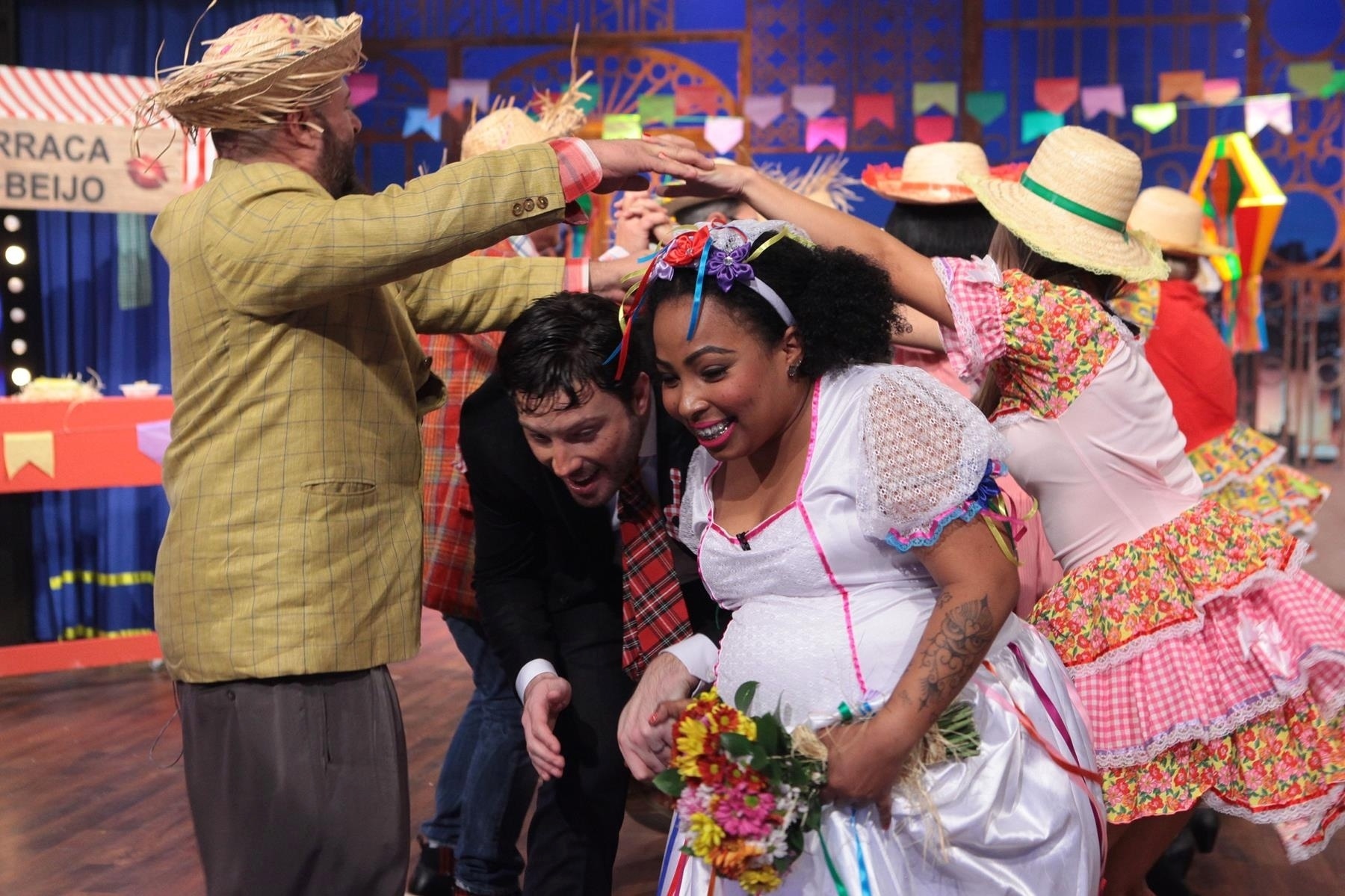 Danilo Gentili entra no clima de festa junina e transforma seu talk show, no SBT, em arraiá no programa que vai ao ar nesta quinta-feira (23) - Leonardo Nones/SBT