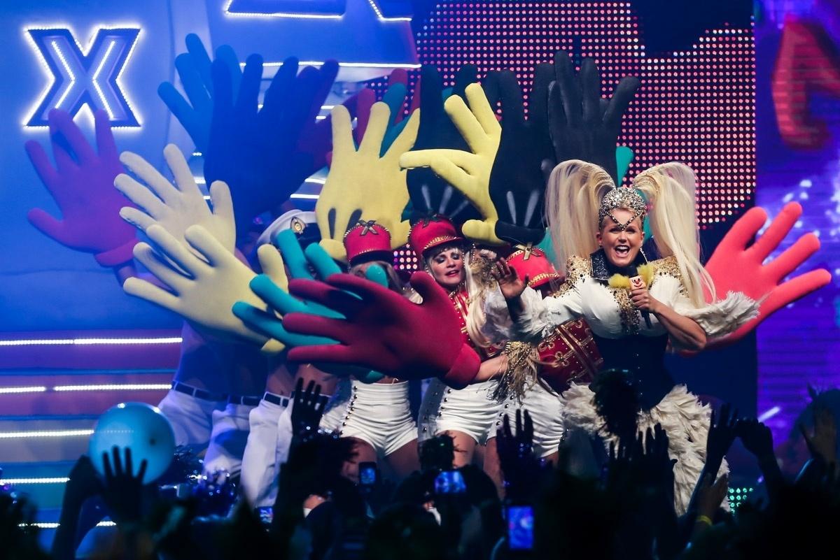 2.dez.2016 - Com direito a nave, paquitas e até "paquidrags", Xuxa traz a São Paulo seu Chá da Xuxa (versão da balada Chá da Alice), em apresentação única. Na seleção musical não ficam de fora sucessos como "Ilariê", "Lua de Cristal" e "Planeta Xuxa" - Manuela Scarpa/ Brazil News