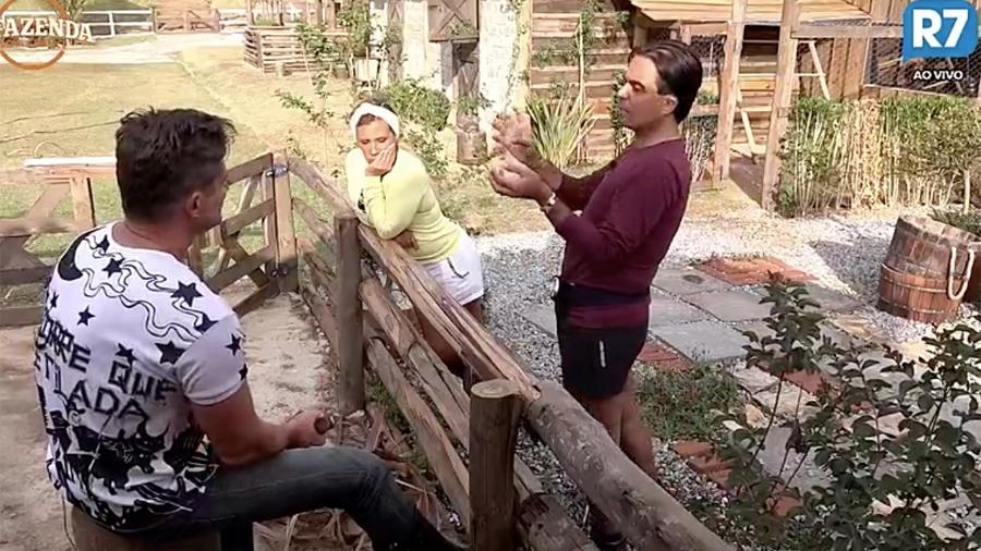 Fábio Arruda fala sobre casal de "A Fazenda" com Marcos e Rita Cadillac - Reprodução / Record TV