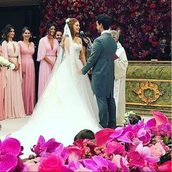 Na hora do tradicional "sim" Marina Ruy Barbosa não escondeu que estava radiante com o momento - Reprodução/Instagram
