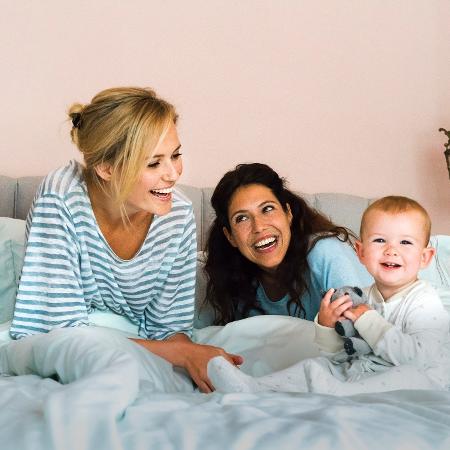 Mães amigas e bebê - Getty Images - Getty Images