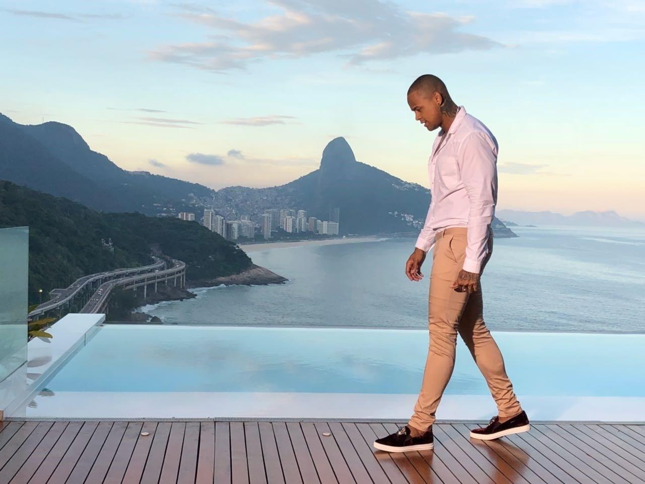 Léo Santana grava videoclipe de "10 Beijos de Rua" no Rio de Janeiro - Divulgação