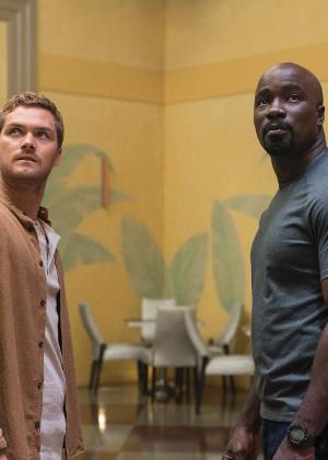 Danny Rand (Finn Jones), o Punho de Ferro, e Luke Cage (Mike Colter) em cena da segunda temporada de "Luke Cage" - David Lee/Netflix - David Lee/Netflix