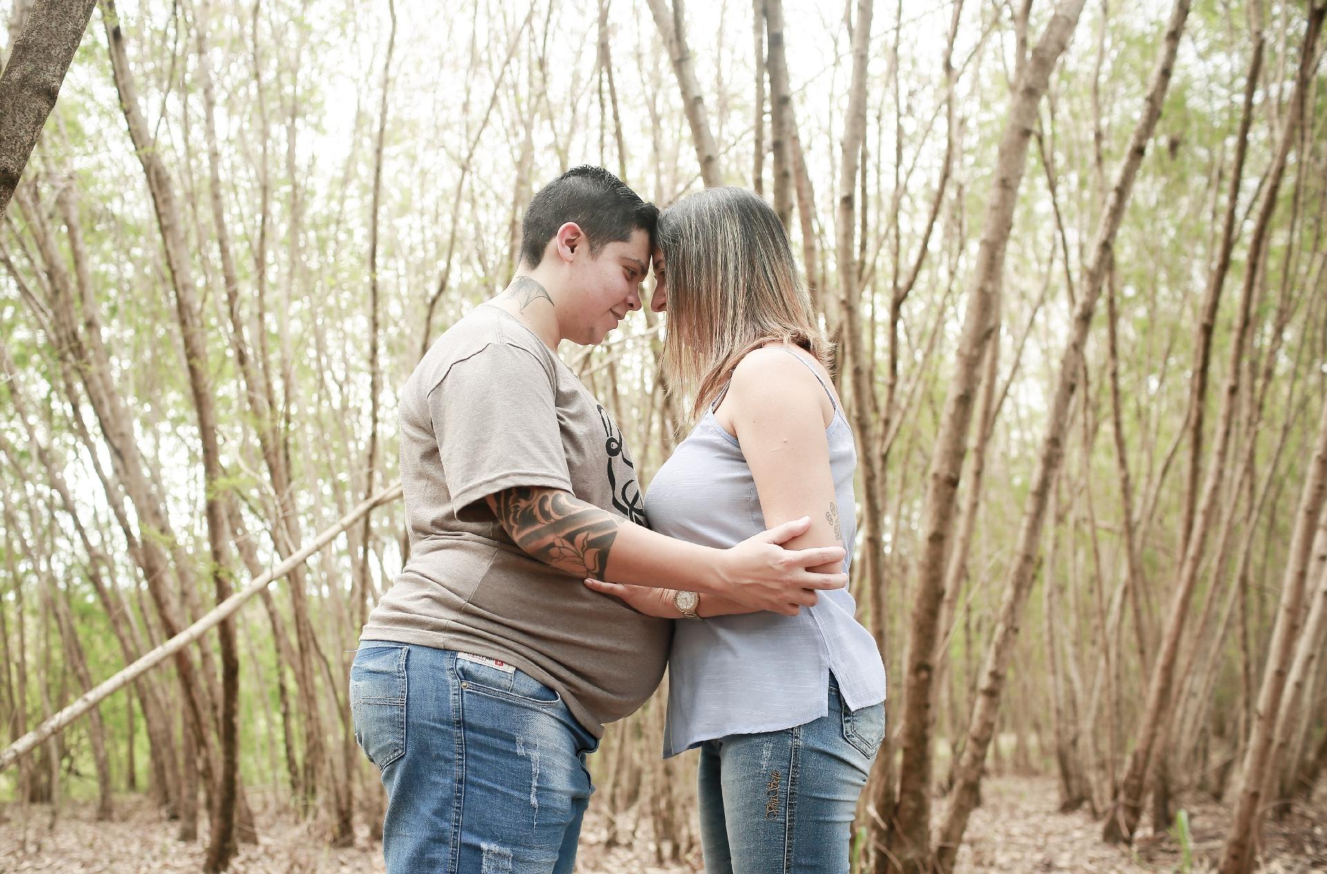 Frank Teixeira com a mulher, Taris: animados com a gestação dele - Iwi Onodera/UOL