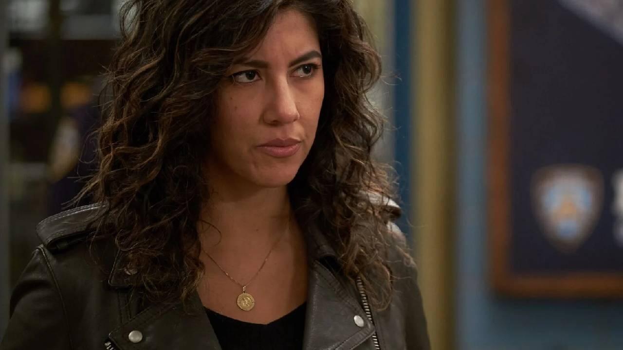 Batwoman: atriz de Brooklyn Nine-Nine quer ser heroína após saída ...