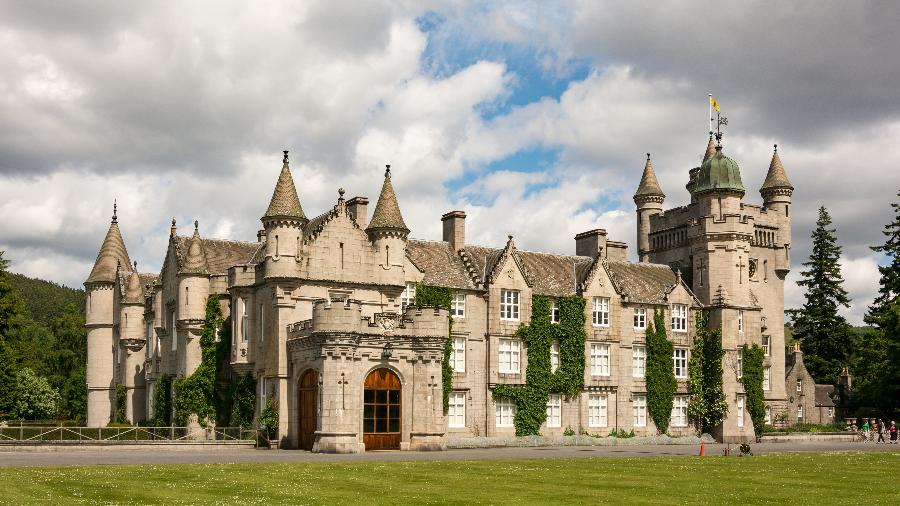 Castelo de Balmoral, na Escócia, onde a Rainha Elizabeth irá passar as férias de verão -  Robert Plattner/Oneworld Picture/Universal Images Group via Getty Images