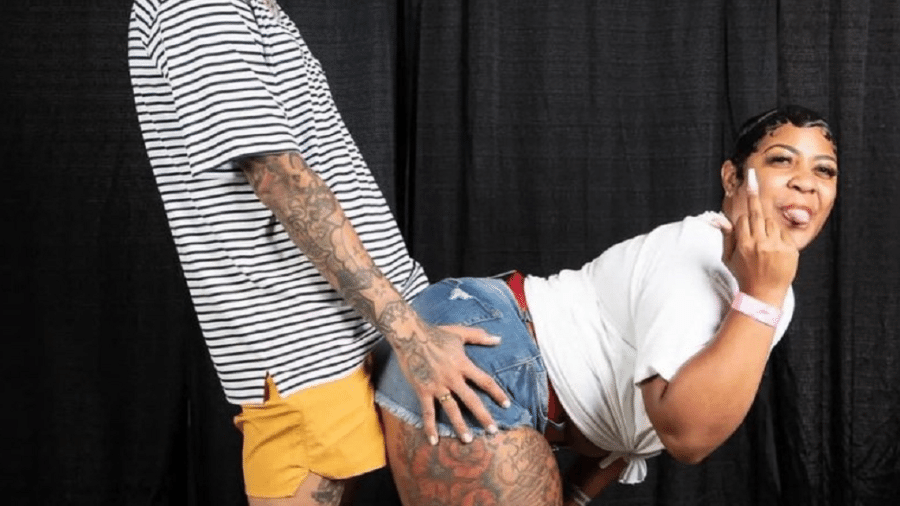 Chris Brown tira fotos polêmicas em meet and greet - Reprodução