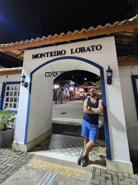 Portal de entrada da praça principal de Monteiro Lobato, no interior de São Paulo - Rafael Leick