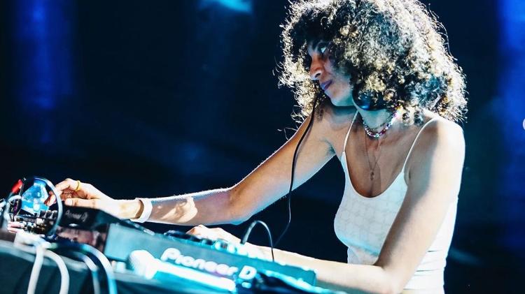 A DJ alemã Sarah Farina apresenta seu set no Rec-Beat 2024
