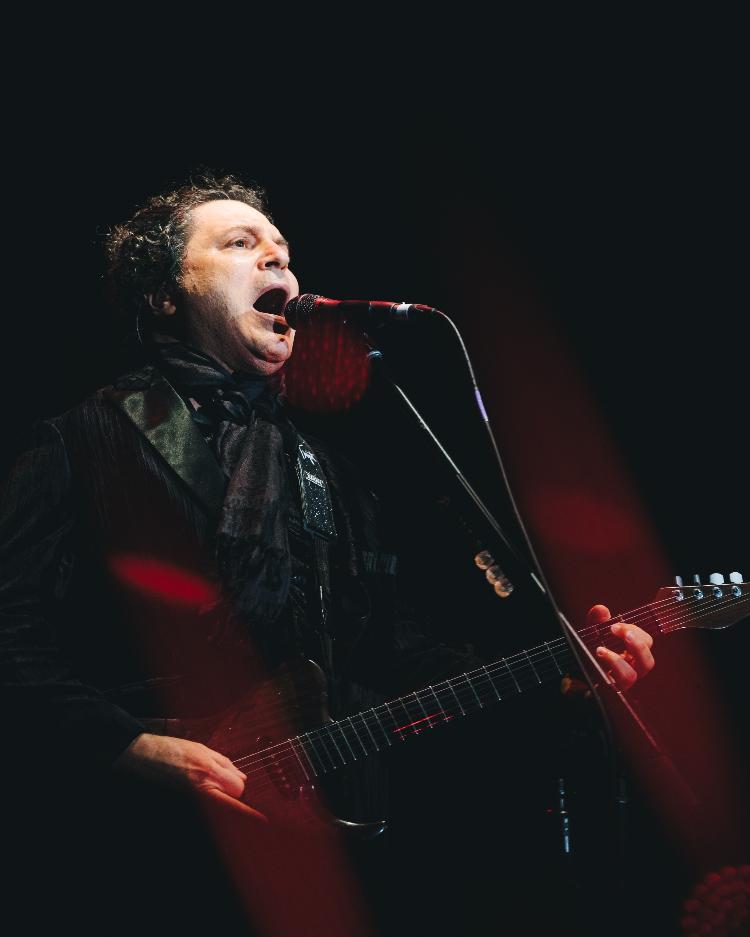 Frejat canta antes de apresentação de Lenny Kravitz na noite de sábado (23), no Allianz Parque, em São Paulo