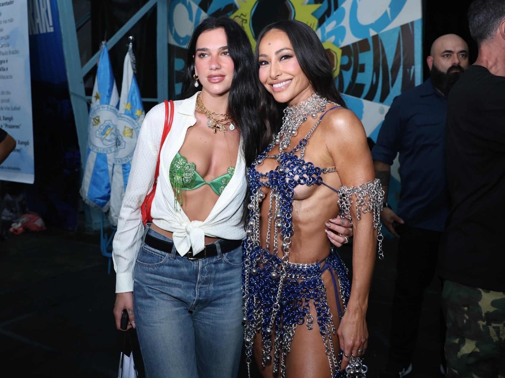 Dua Lipa no Rio: Bronzeado, Fotos com Fãs e Encontro Surpresa com Sabrina Sato!