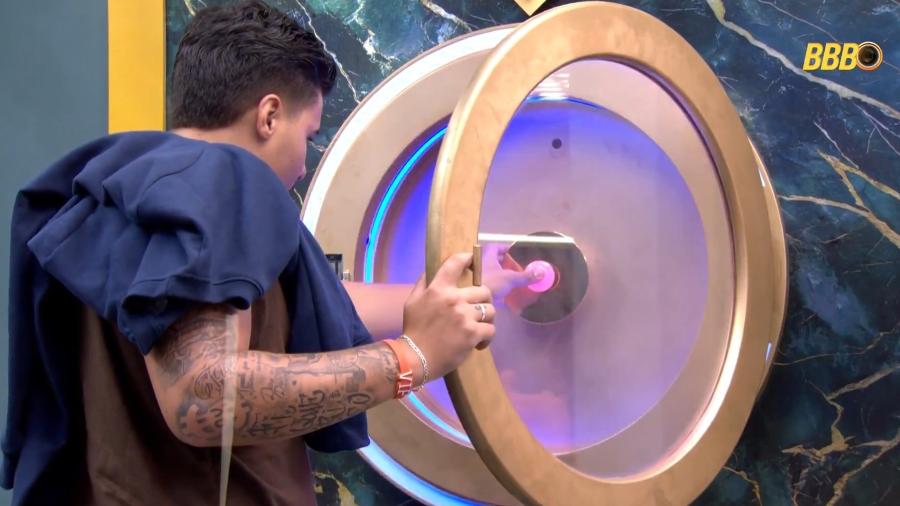 Gestores de Mídias de Participante do BBB26 Criticam Ex-Colega por Comportamento Inadequado