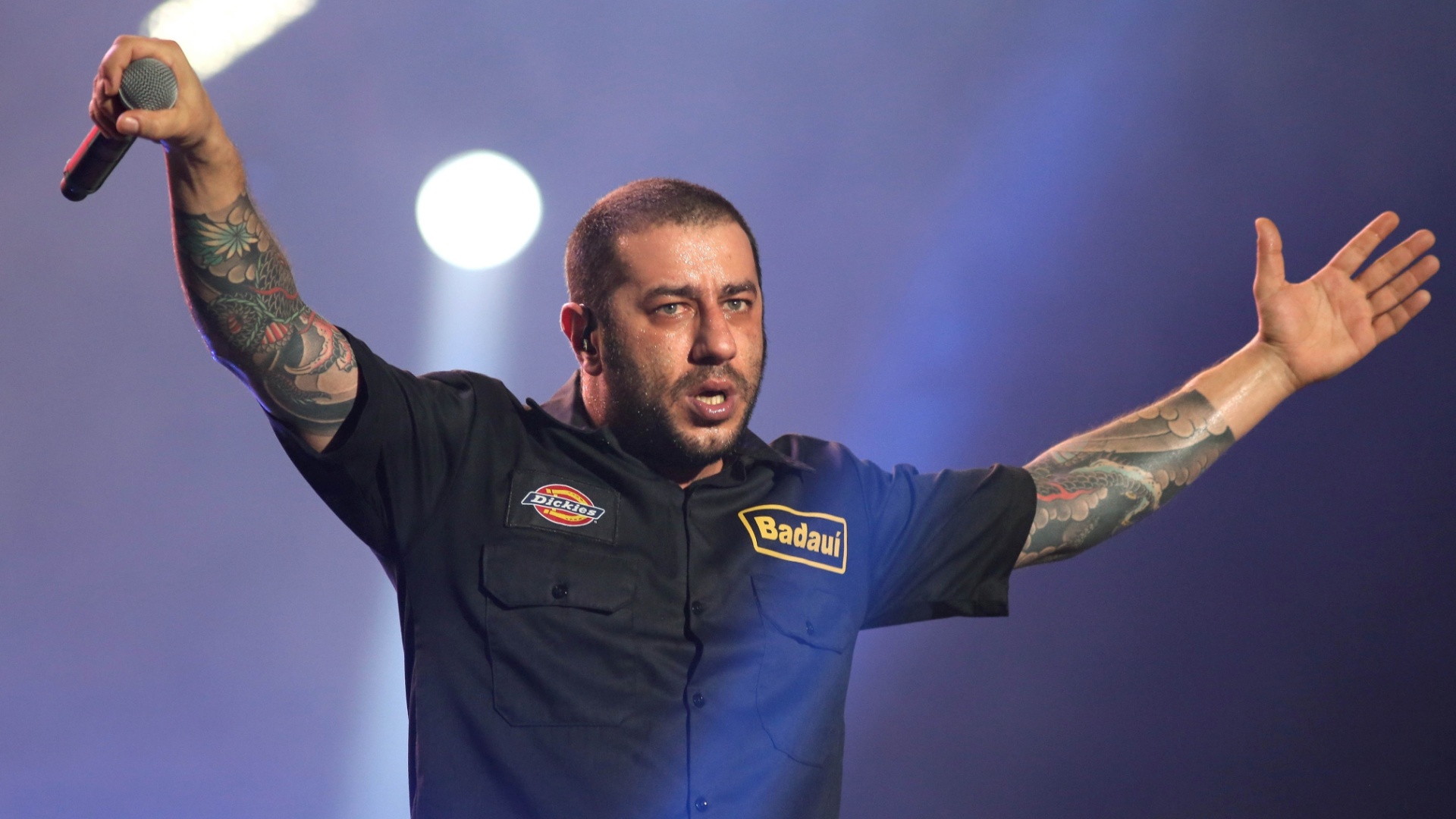 24.set.2015 - O CPM 22 abre os shows no palco mundo no quarto dia do Rock in Rio 2015, trazendo sucessos como "Dias Atrás" e "Um Minuto Para o Fim do Mundo" - Fernando Maia/UOL