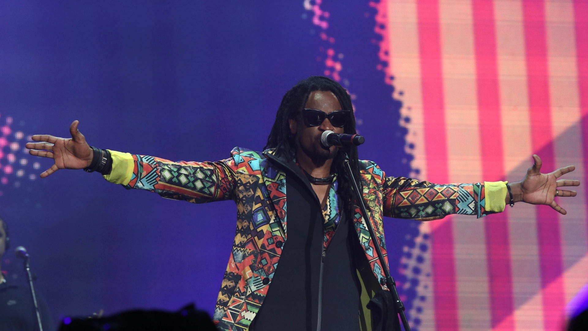 27.set.2015 - A banda carioca Cidade Negra abre o palco Mundo no último dia do Rock in Rio 2015, embalando o público com clássicos. - Marcon Antônio Teixeira/UOL