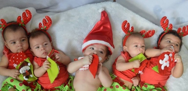 Quíntuplos fazem ensaio fotográfico natalino - Lívia Vieira/Reprodução/Facebook