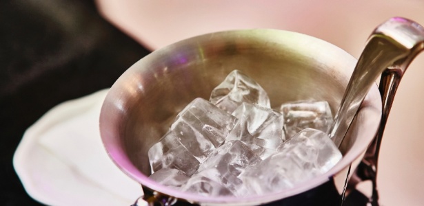 Indústria de bebidas tenta há 70 anos criar tecnologia que resfrie bebidas sem a ajuda de gelo ou de uma geladeira - Getty Images