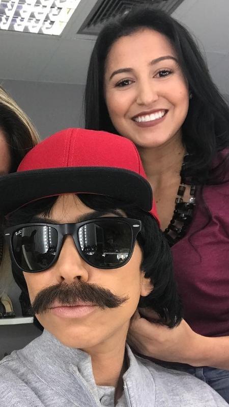 Patrícia Abravanel disfarçada com bigode e boné para gravação - Reprodução/Instagram