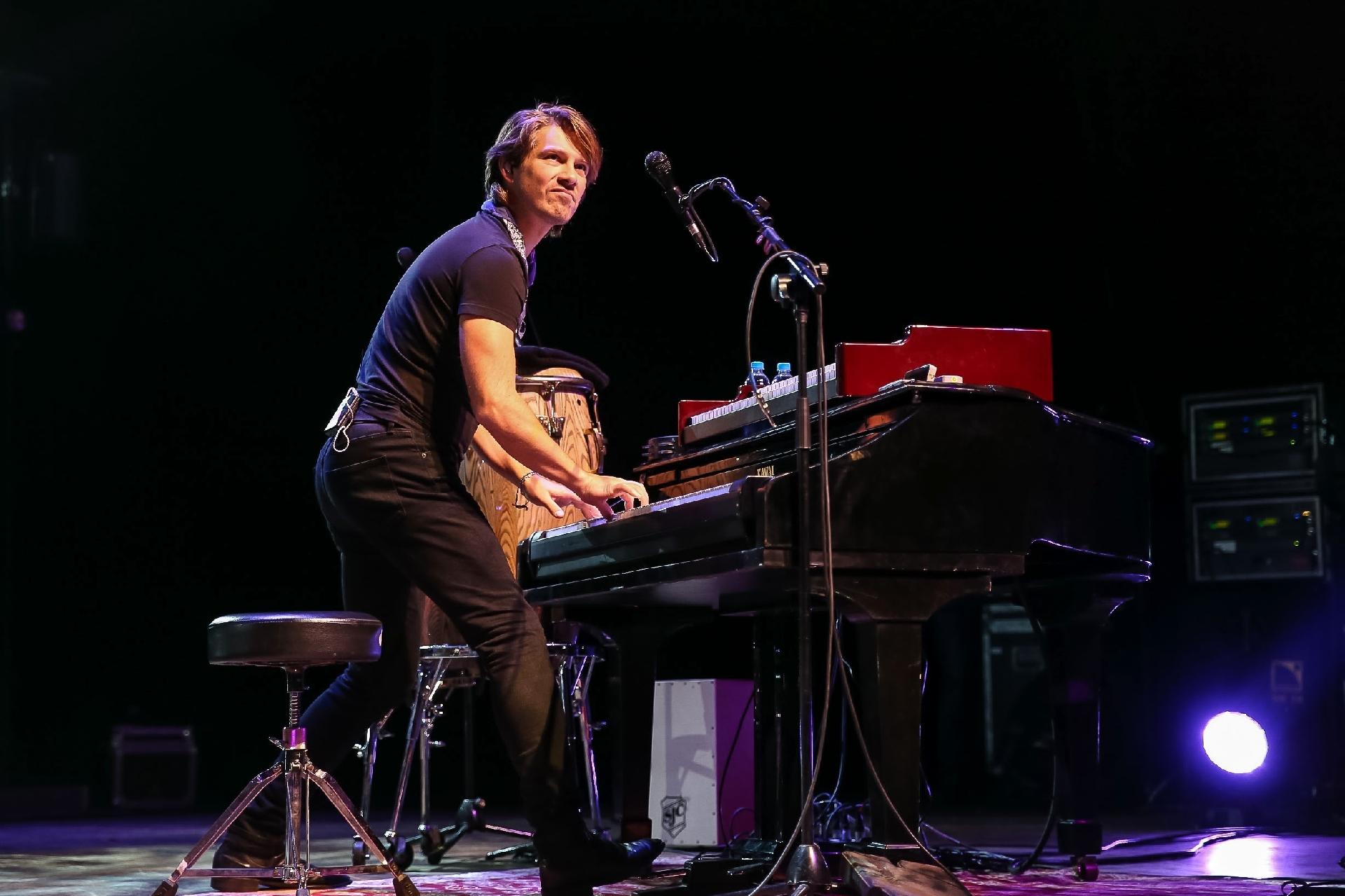 Hanson tocou para mais de 5 mil fãs empolgados, em sua grande maioria mulheres entre 25 e 30 anos, que eram adolescentes no auge do sucesso do trio - Raphael Castello/AgNews