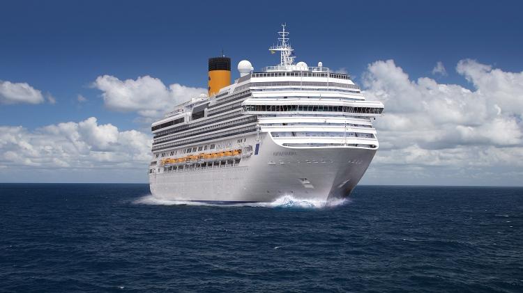 O navio Favolosa, da companhia de cruzeiros Costa, faz sua primeira viagem marítima na temporada a partir do dia 14 de dezembro deste ano. A embarcação ficará no litoral brasileiro até março de 2018, realizando, neste período, mais de 15 cruzeiros, todos tendo como ponto de partida o porto de Santos. - Divulgação - Divulgação