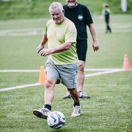 Jogar futebol melhora saúde cardiovascular e reduz gordura