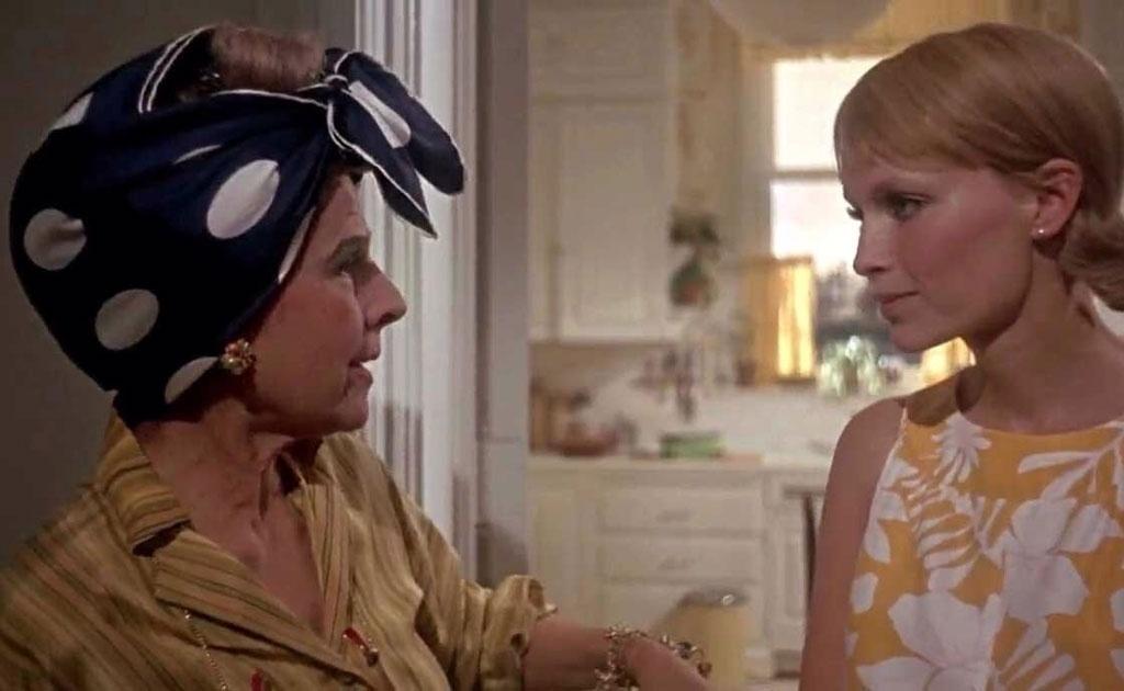 Mia Farrow e Ruth Gordon em cena de "O Bebê de Rosemary" (1968) - Divulgação