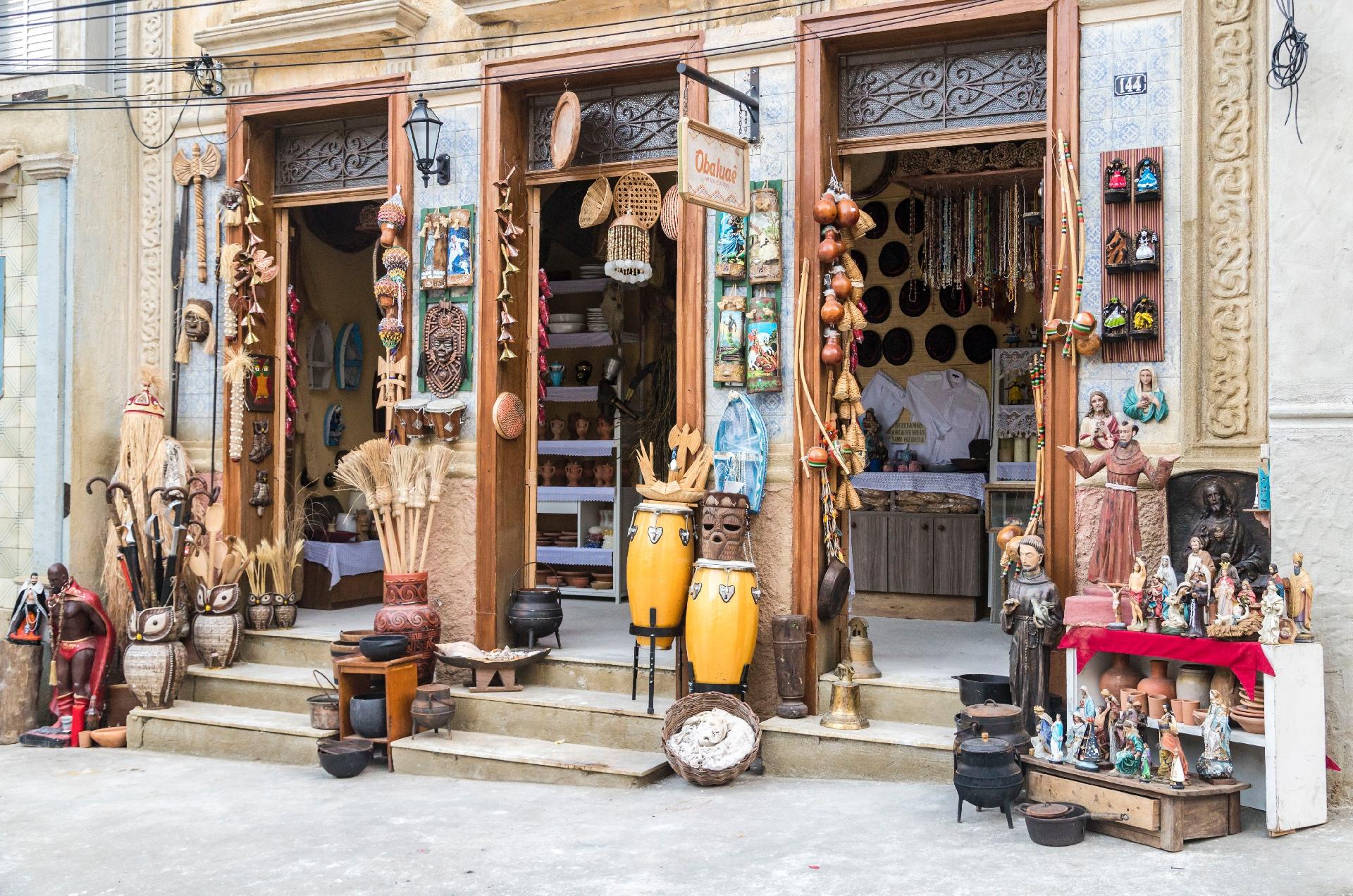 Lojas de artesanatos e artigos religiosos foram construídas nos estúdios Globo - Paulo Belote/UOL