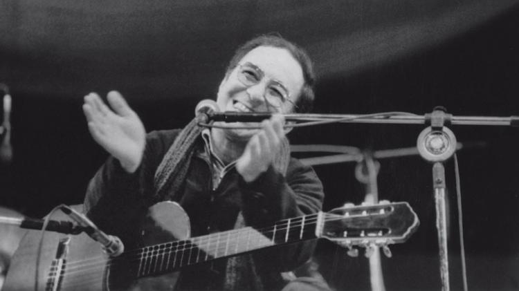 O cantor João Gilberto se apresenta no Festival de Águas Claras em 1983 - Acervo pessoal - Acervo pessoal