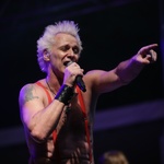 Supla cantou "Rubão" e "Hoje Eu Acordei Feliz" no show em tributo ao Charlie Brown Jr no Vale do Anhangabaú, em São Paulo - Diego Padgurschi/UOL