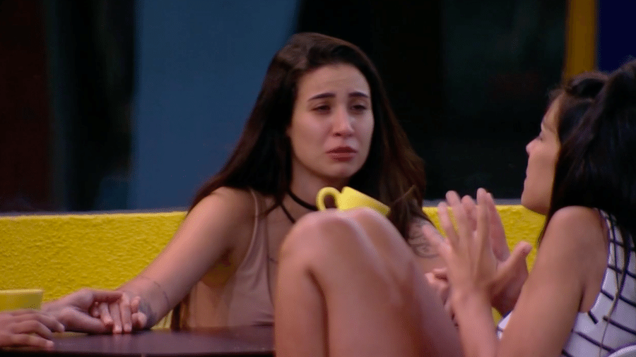 Bianca chora em conversa com brothers - Reprodução/GloboPlay