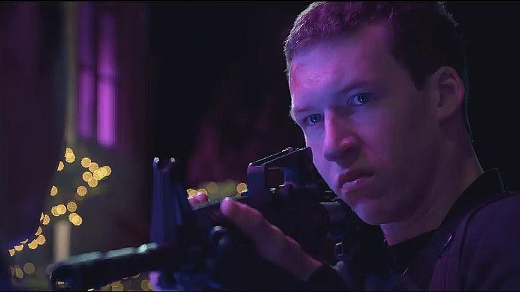 Tyler em cena da segunda temporada de 13 Reasons Why - Reprodução - Reprodução