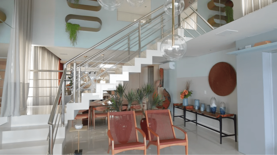 O dúplex de Zezé possui 225 m² - Reprodução/Youtube/Casa Vogue Brasil