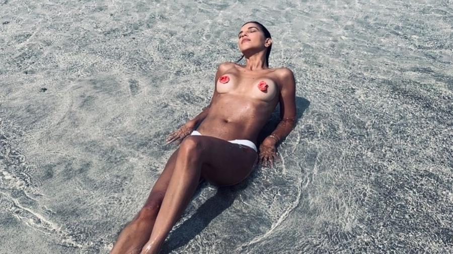 Mariana Rios faz topless na praia - Reprodução/Instagram