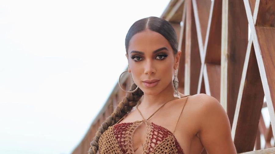 Cantora fez sucesso ao mostrar as curvas na banheira - Imagem: Reprodução/Instagram@anitta