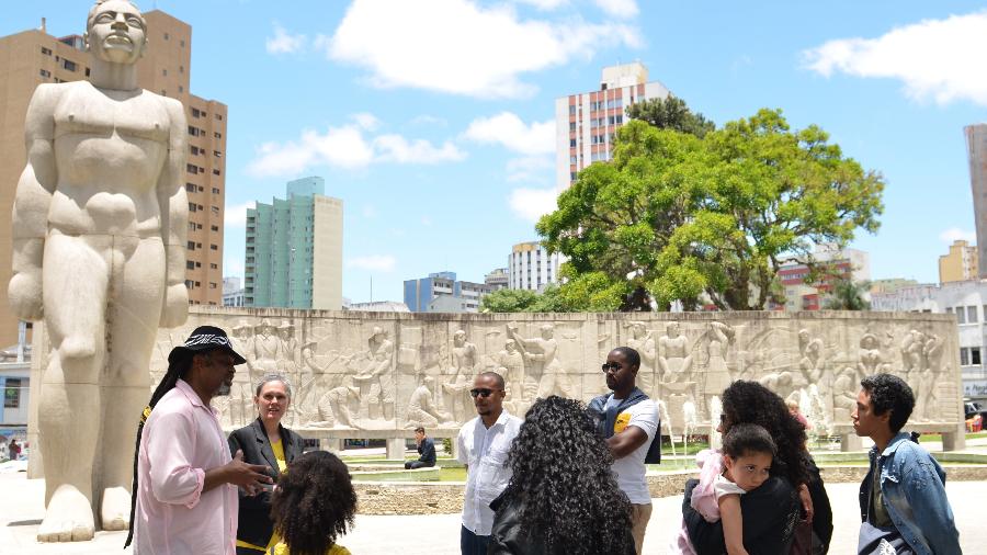 Ao lado de Mel, Kandiero lidera as visitações no projeto Linha Preta, do Centro Cultural Humaitá - Divulgação/João Damas