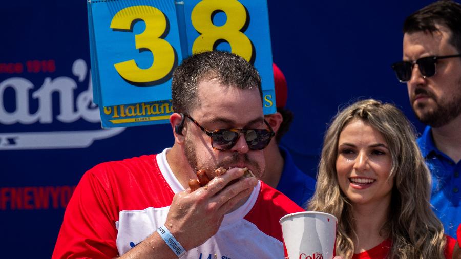 Patrick Bertoletti, o vencedor do  Nathan's Annual Hot Dog Eating Contest 