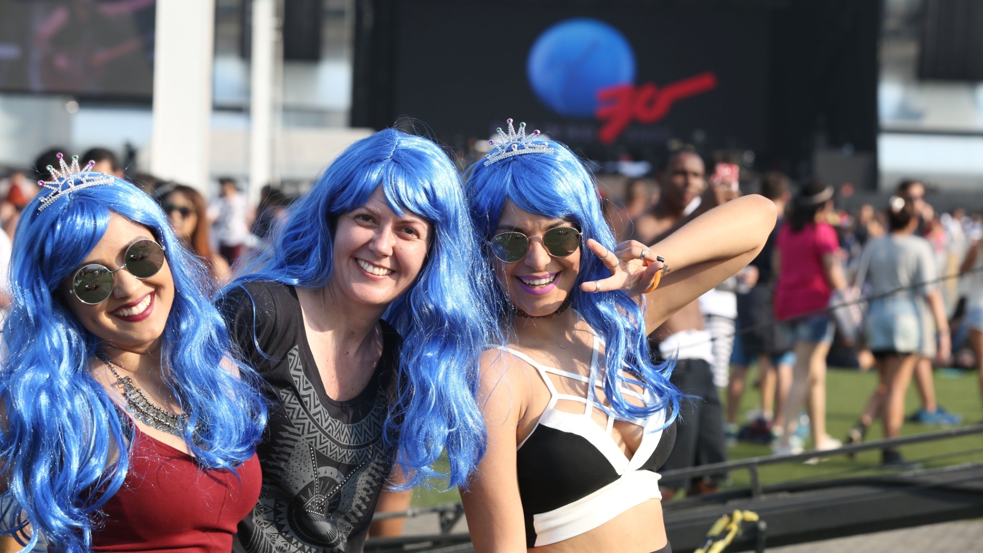 27.set.2015 - Fãs de Katy Perry já estão na grade do palco Mundo, à espera da cantora, que só se apresenta a 0h15. Alguns trouxeram até fraldas, para não perder o lugar. - Marco Antônio Teixeira/UOL