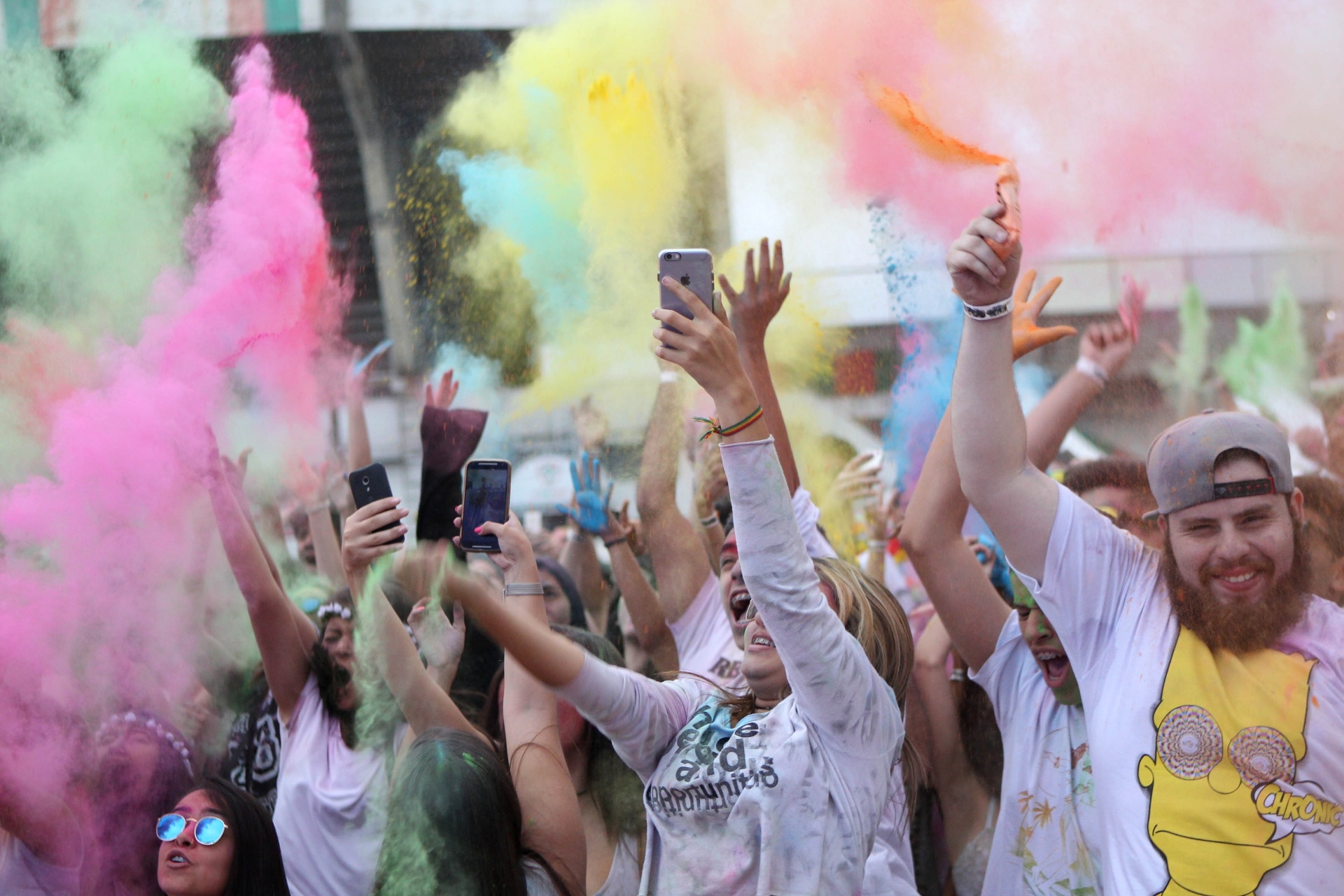 4.out.2015 - Festival Holi Color Brasil atrai muitos jovens na Arena Relâmpago, no Estádio da Portuguesa ? Canindé, em São Paulo, neste domingo - Junior Lago/UOL