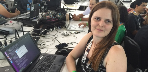 Larissa usa o tempo livre na Campus Party para treinar habilidades de programação - Pedro Henrique Lutti Lippe