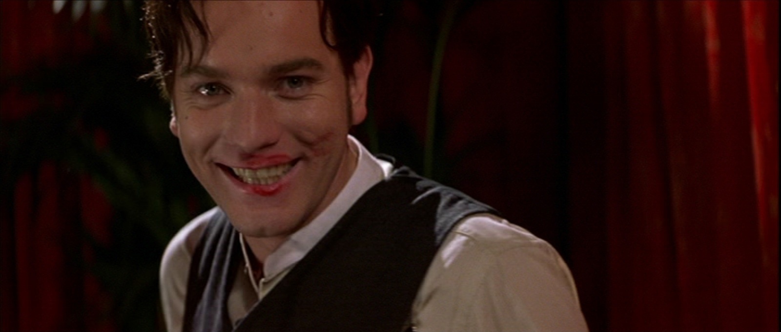 Cena do filme "Moulin Rouge: Amor em Vermelho" (2001), de Baz Luhrmann - Reprodução